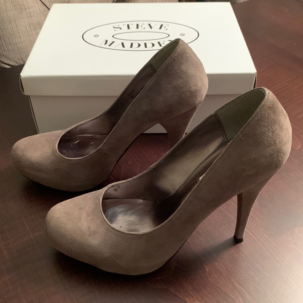 Steve Madden Platform Suede Gray Neutral Round Toe Heels - Size 8